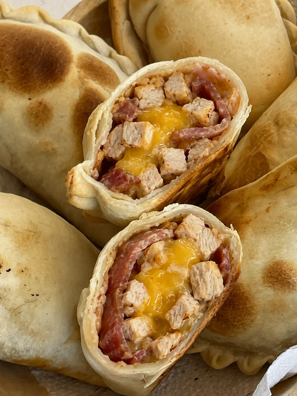 Empanada - Pollo, panceta y cheddar